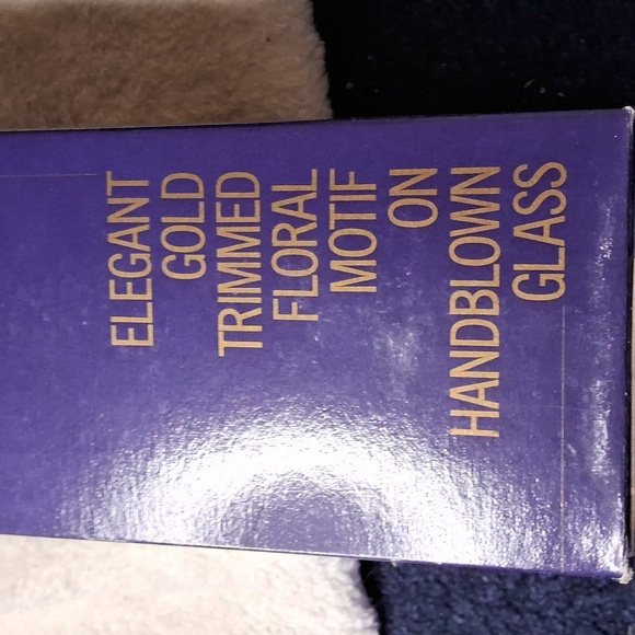 🆕️ in Box 10" floral glass vase - Picture 5 of 5